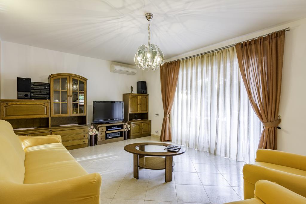 Apartmani Radmila Nova Vas  Buitenkant foto